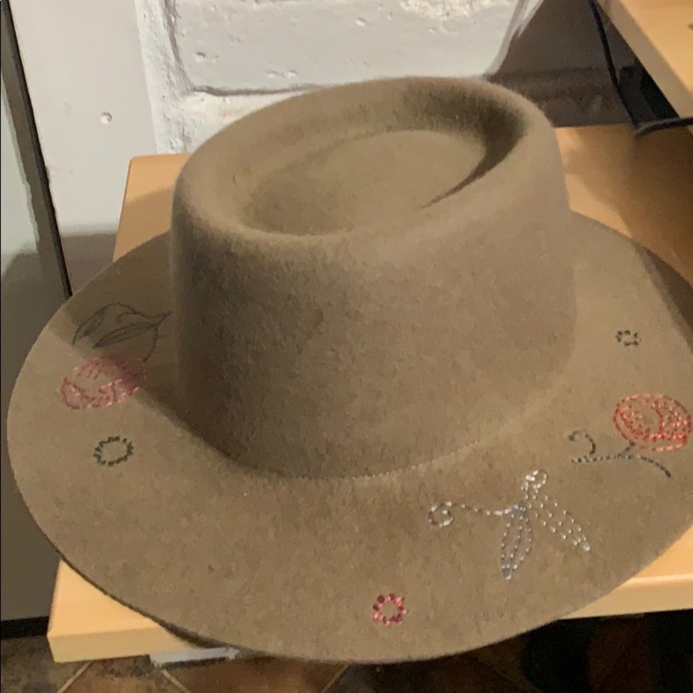 Women’s boater hat